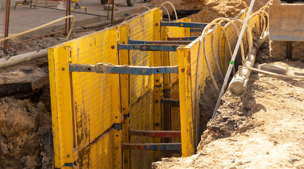 Utility trench shoring systems